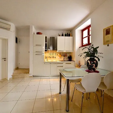 Sunny Bobica Apartment