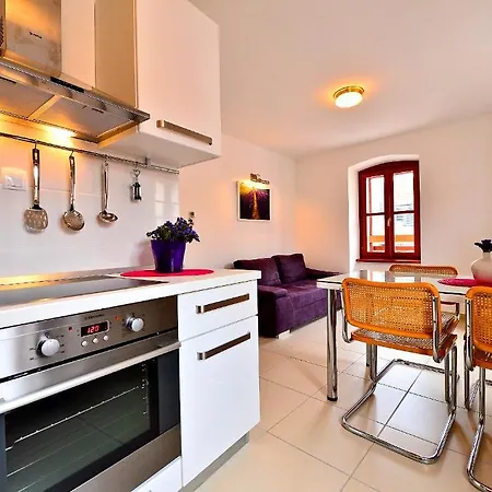 Sunny Bobica Apartment *