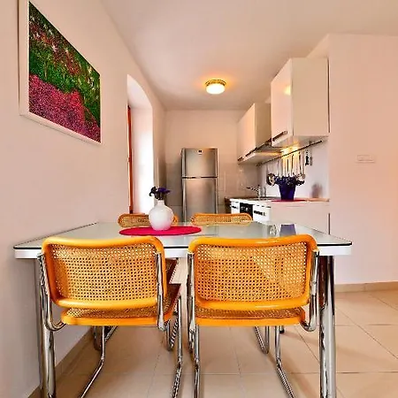 Sunny Bobica Apartment
