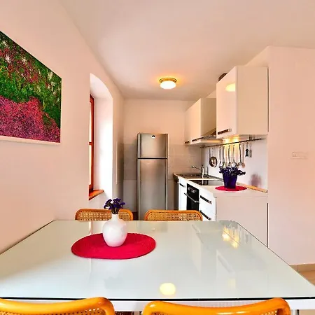 Apartment Sunny Bobica