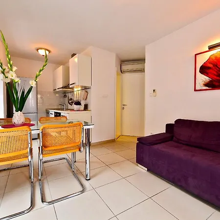 Sunny Bobica Apartment